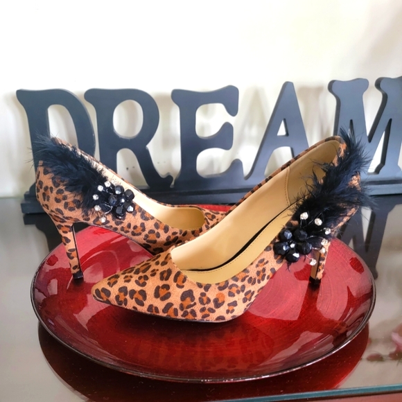 LADIES LEOPARD PRINT PUMPS - Picture 1 of 4